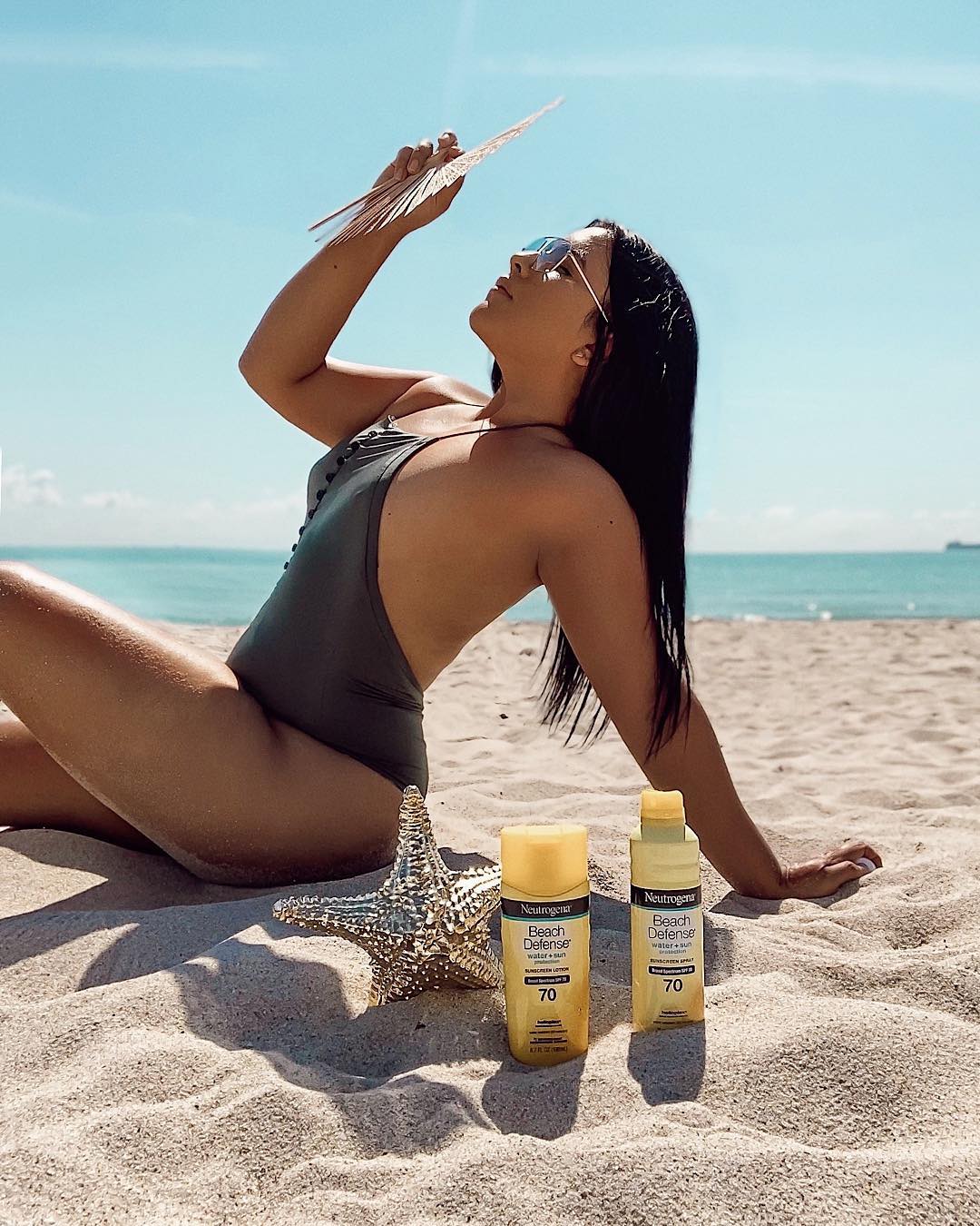 review kem chống nắng neutrogena beach defense về bao bì