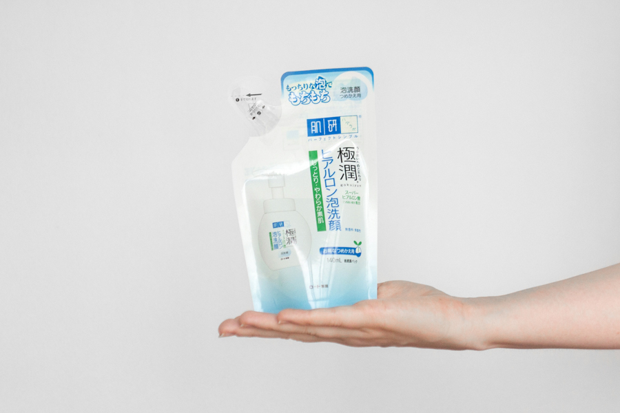 review sữa rửa mặt hada labo gokujyun foaming cleanser về thiết kế