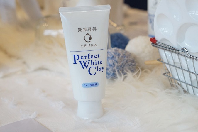 review sữa rửa mặt senka perfect white clay về mùi hương
